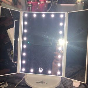 vanity white mirror with lights
